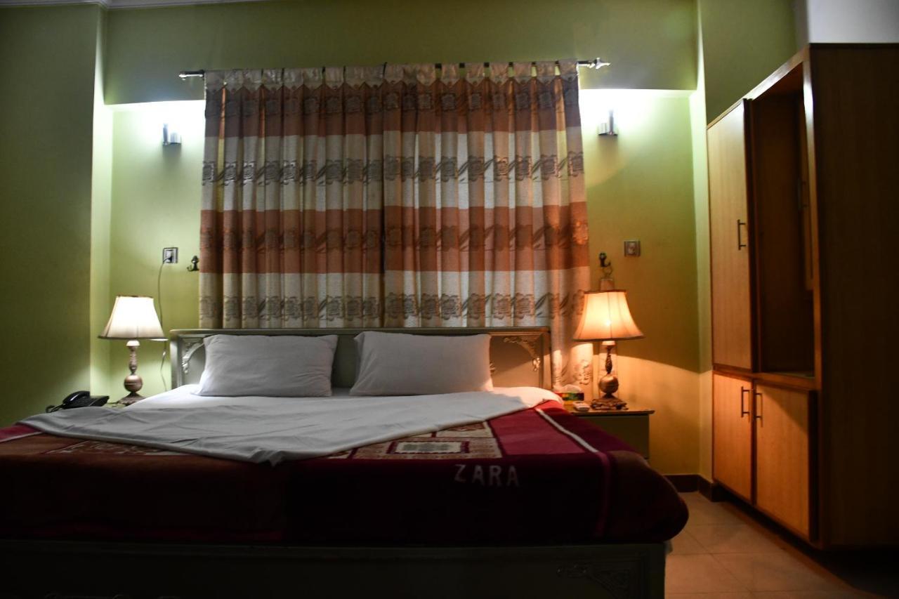 Mir Continental Hotel 穆扎法拉巴德 外观 照片