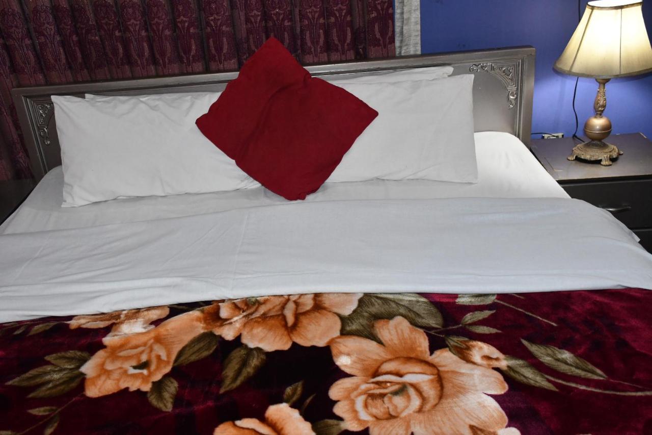 Mir Continental Hotel 穆扎法拉巴德 外观 照片